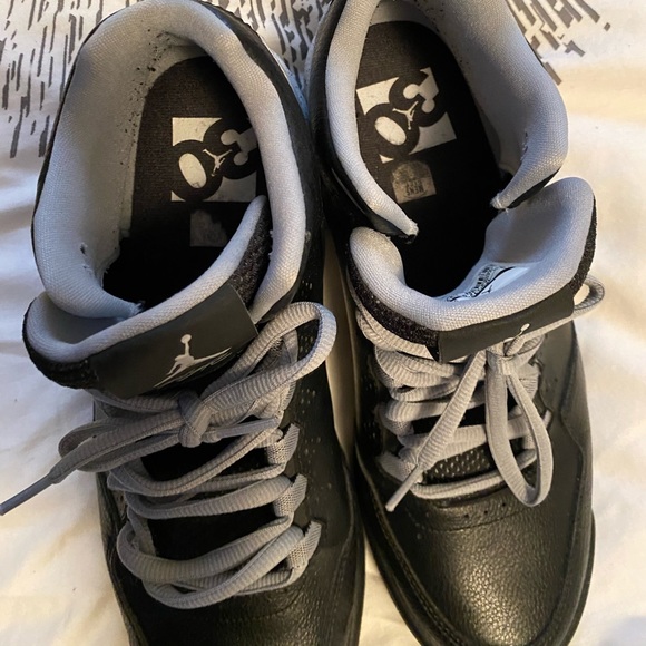 Jordans shoes - Picture 2 of 2